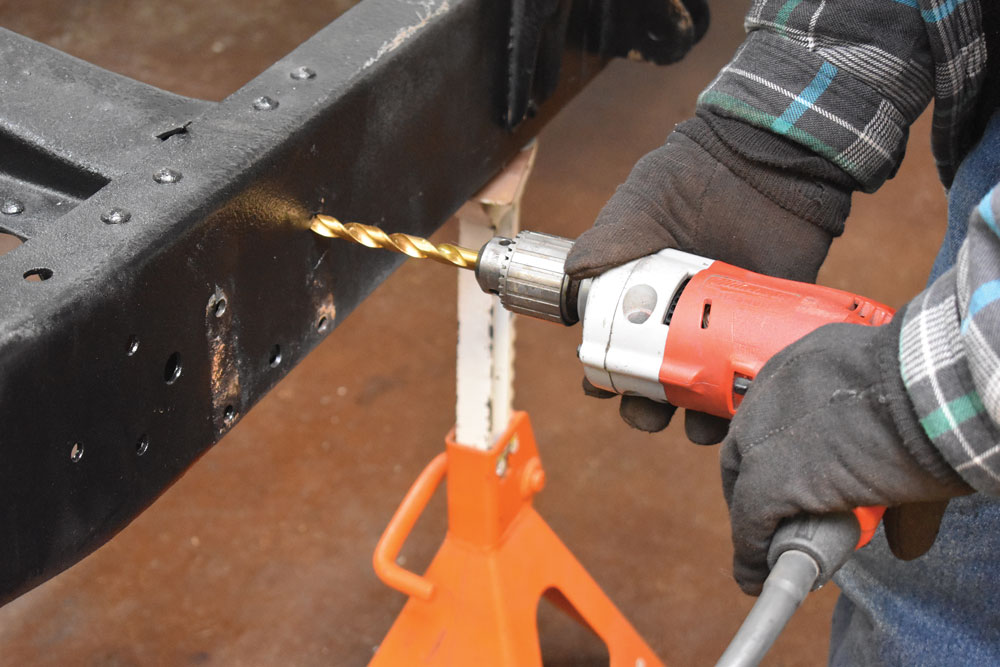 005 Drilling out chassis for Heidts rear suspension kit