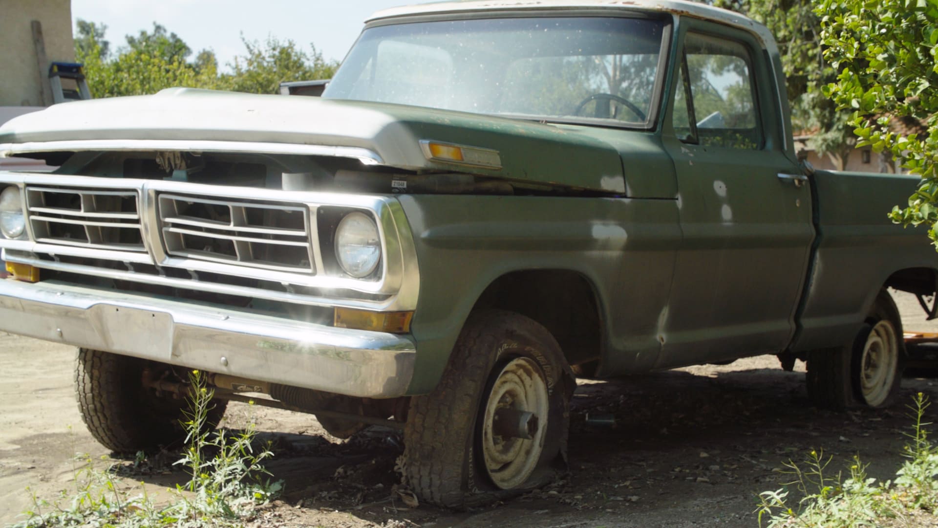 02 Parted ways in 1981 the 1972 Ford F-100 for a Datsun