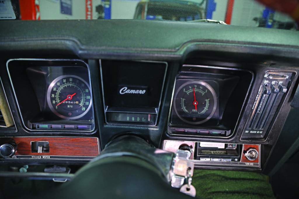 002 stock ’69 Camaro instrumentation