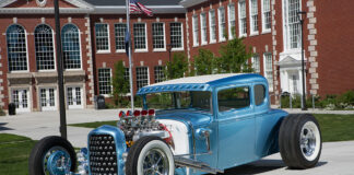 08 The Buick Nailhead uses ARP head studs and six 9Super7 two-barrel carbs