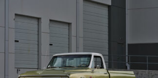02 The 2nd gen C10 is riding on air lift performance 3P air suspension