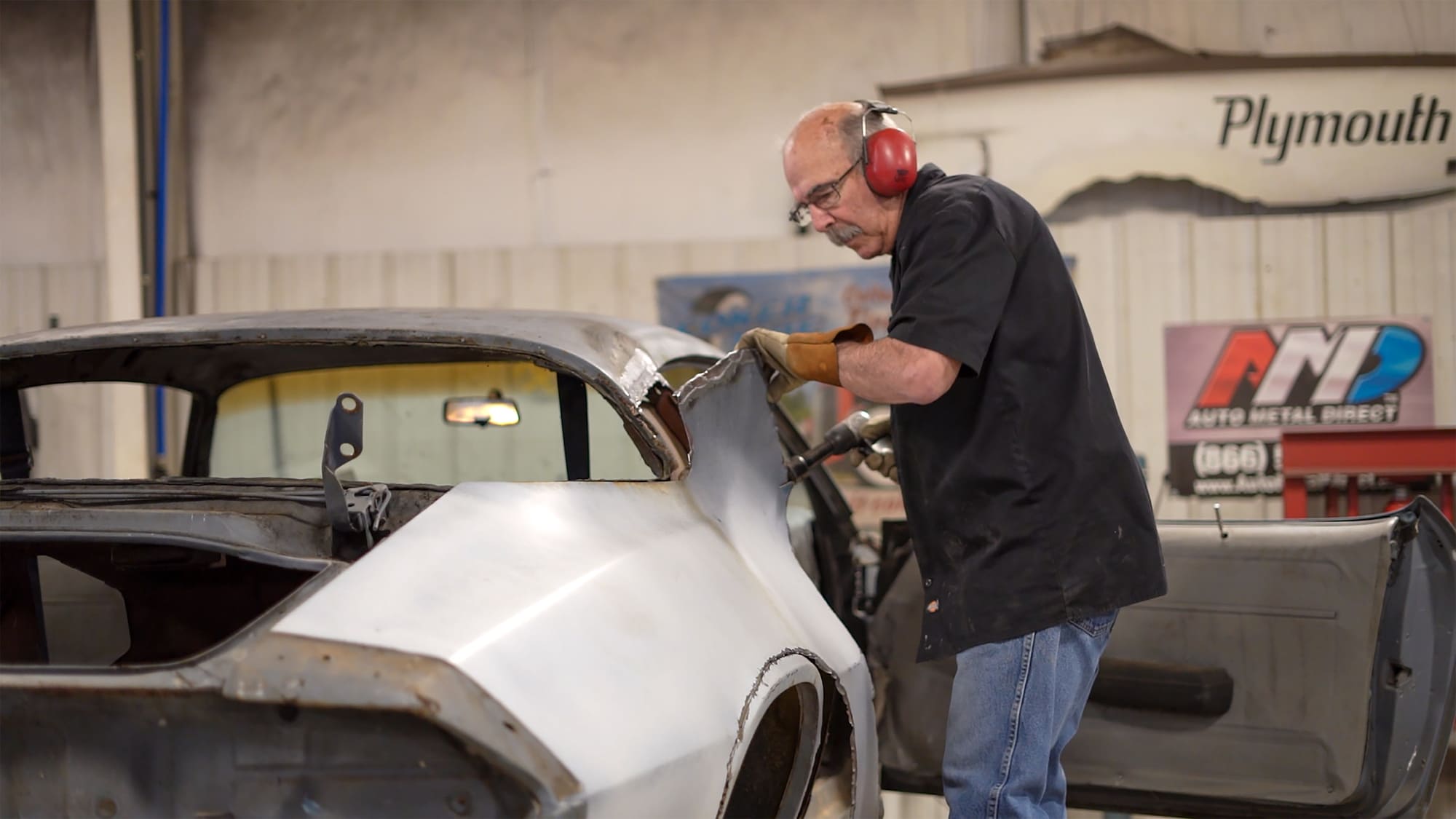 06 1978 camaro air chisel is used to get the rest of the quarter-panels loose