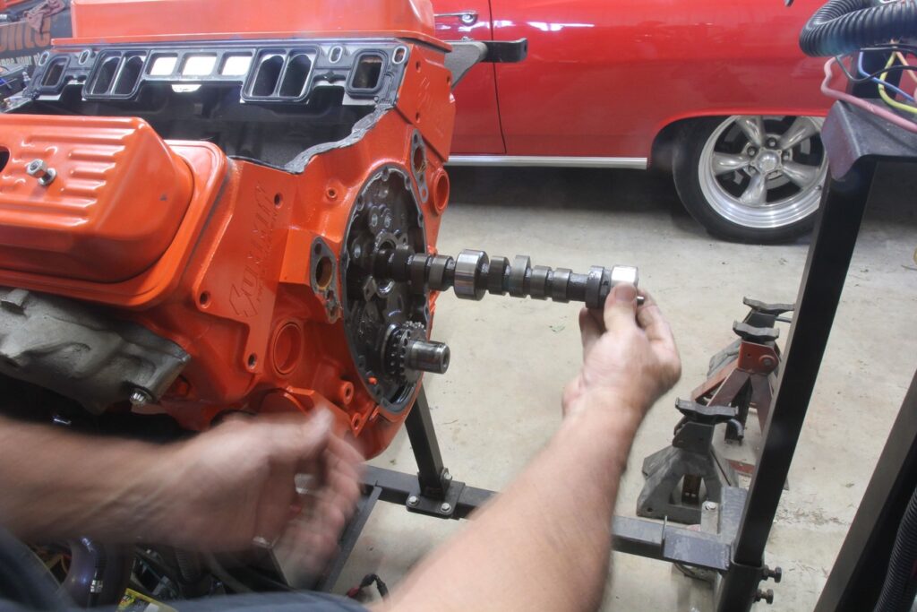 Hydraulic roller cam swap in a Chevy smallblock
