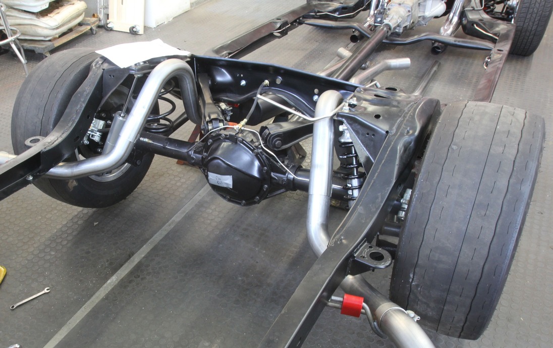 005 Chevelles and G bodies used a splayed four link rear suspension where the upper control arms form a triangle that laterally positions the rear axle under the car