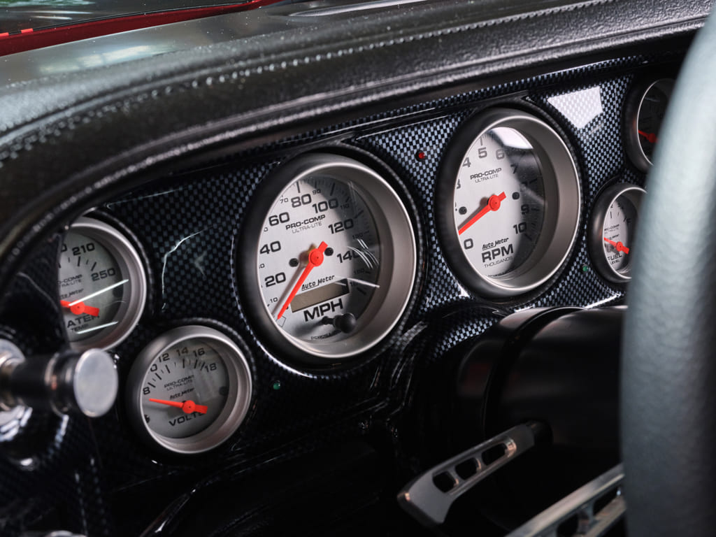 015 Gauge cluster of the 1970 Camaro with Auto Meter gauges