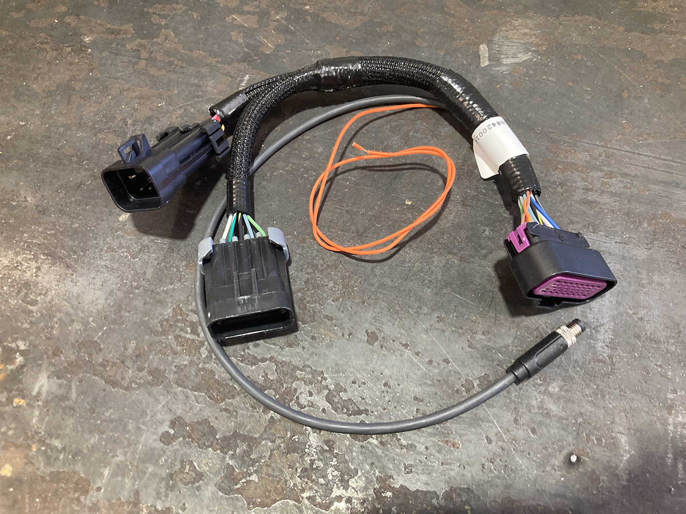 05 Wiring harness for Holley Sniper EFI featuring clean connectors and durable protective sleeving