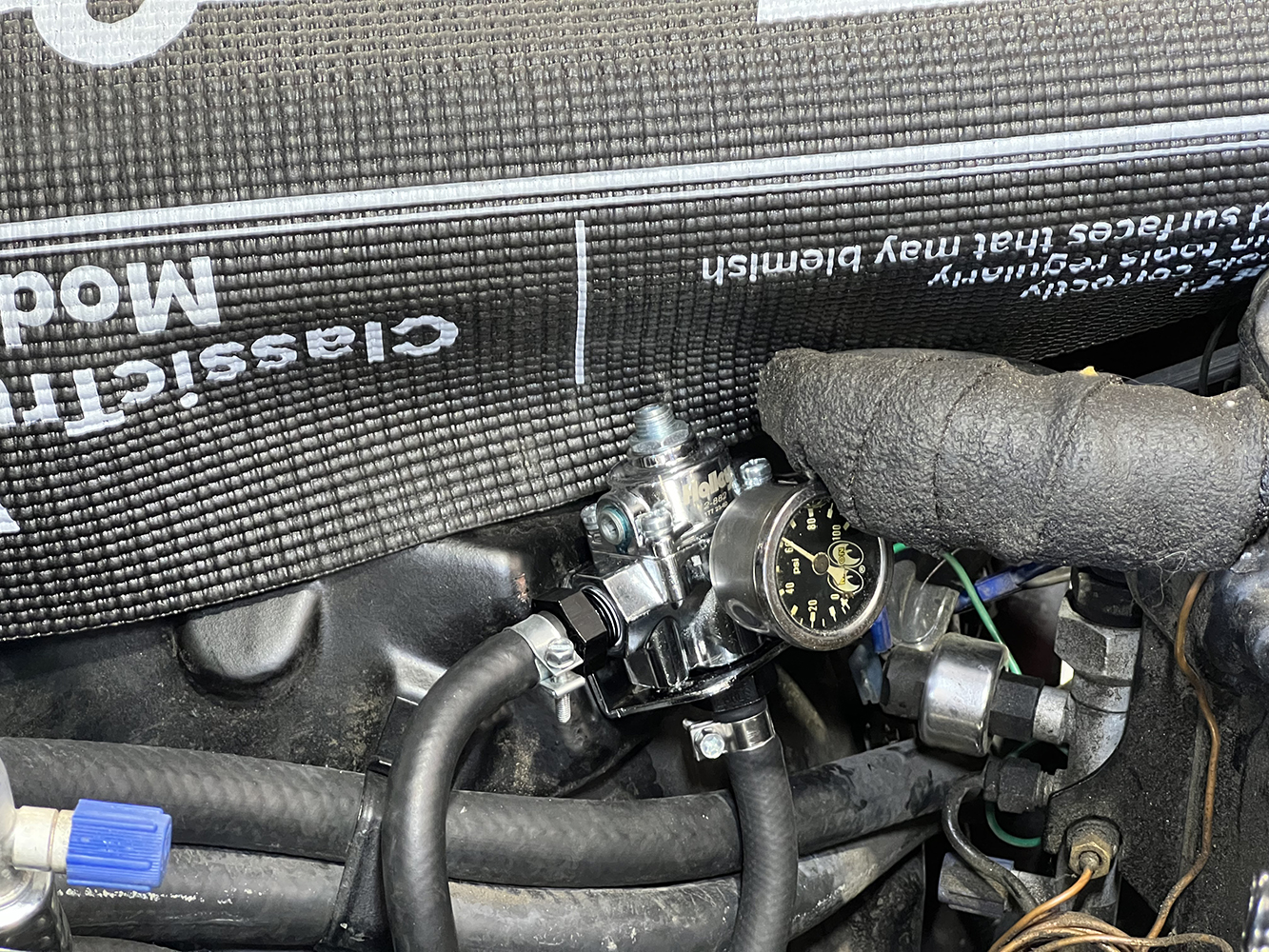 09 Fuel pressure regulator and gauge fine tuning the Holley Sniper EFI system on a classic car engine
