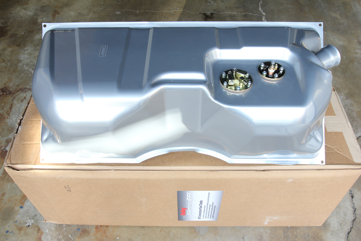 10 Upgraded fuel tank with internal components designed for Holley Sniper EFI fuel injection systems