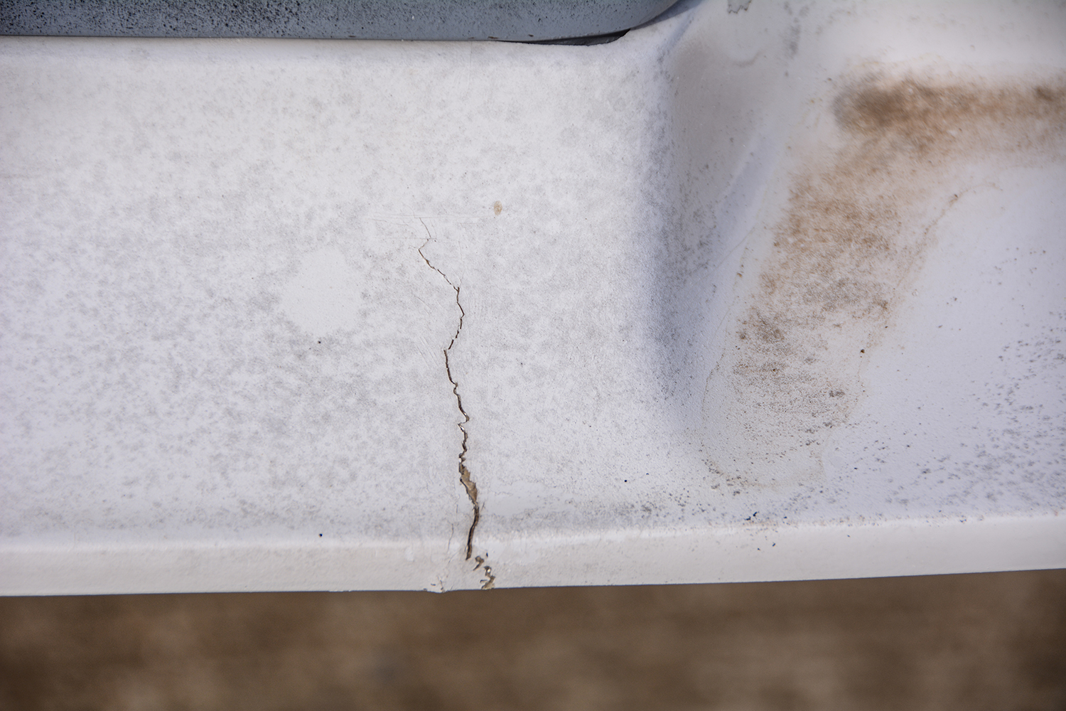 002 Close up of crack on fiberglass surface before repair