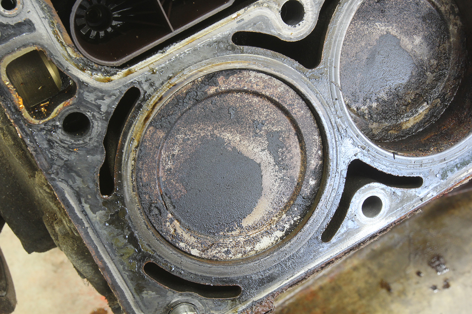 003 Carbon buildup piston cylinder head high mileage engine wear