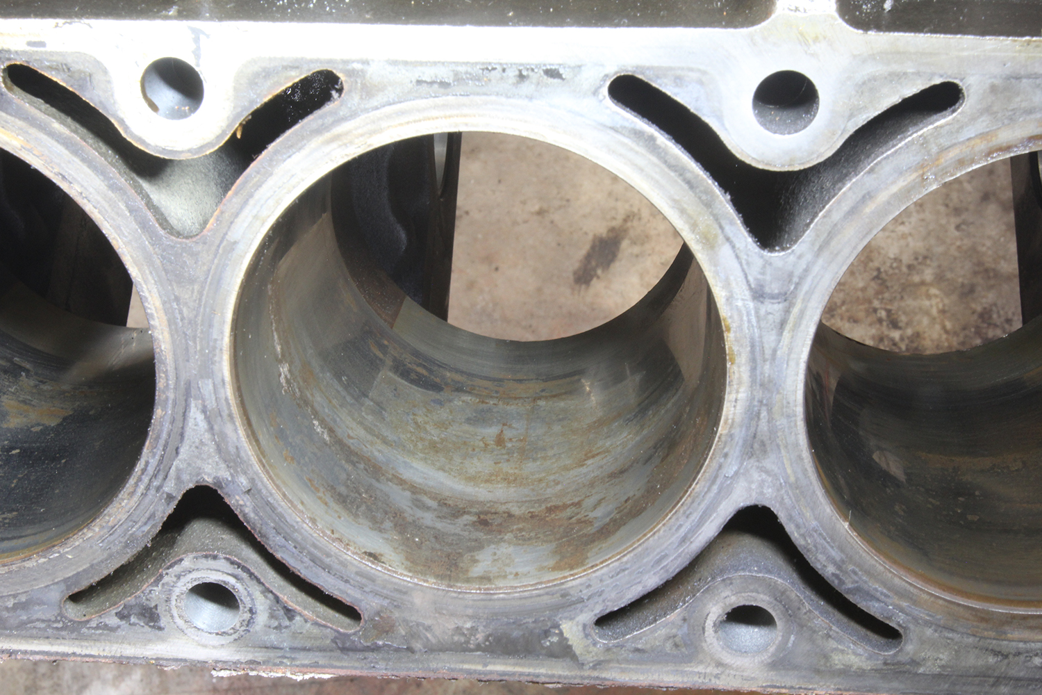 004 Engine block cylinder bores wear teardown inspection