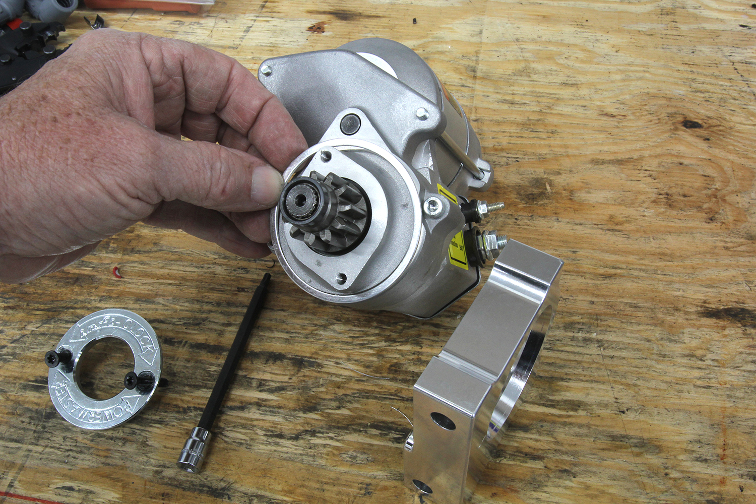 004 Inspecting the starter drive gear for proper setup and operation