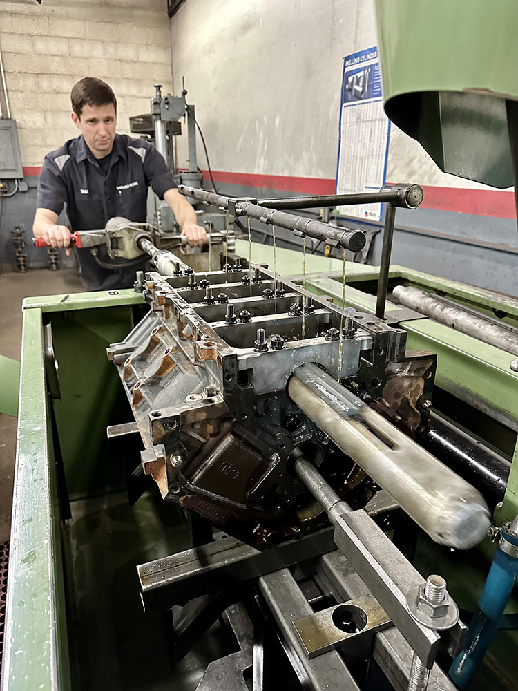 005 LS3 engine block boring tool machining cylinders oversized pistons high performance Chevy build