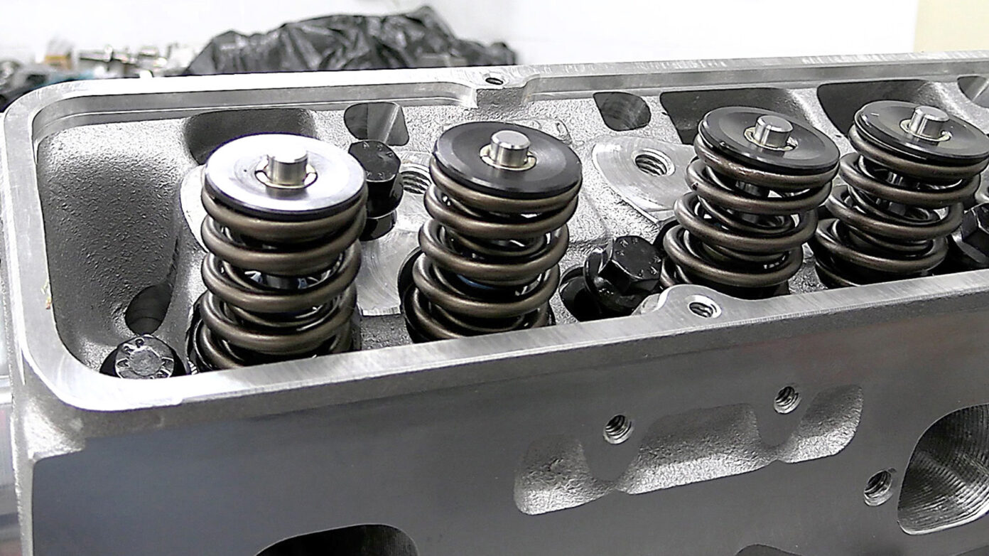 Old School 427ci Chevy Small-Block Build With Inglese Eight-Stack Injection