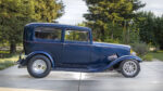 01 1932 Ford Tudor hot rod with deep blue paint and classic fendered design