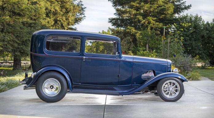 01 1932 Ford Tudor hot rod with deep blue paint and classic fendered design