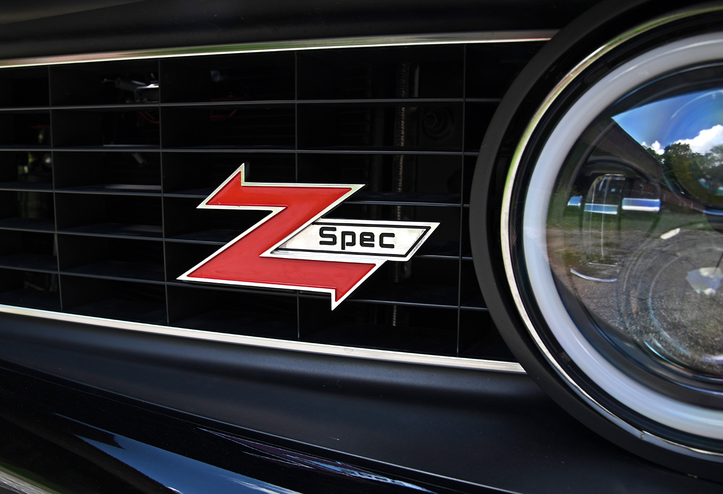 014 1969 Camaro Z Spec grille badge close up custom front end styling