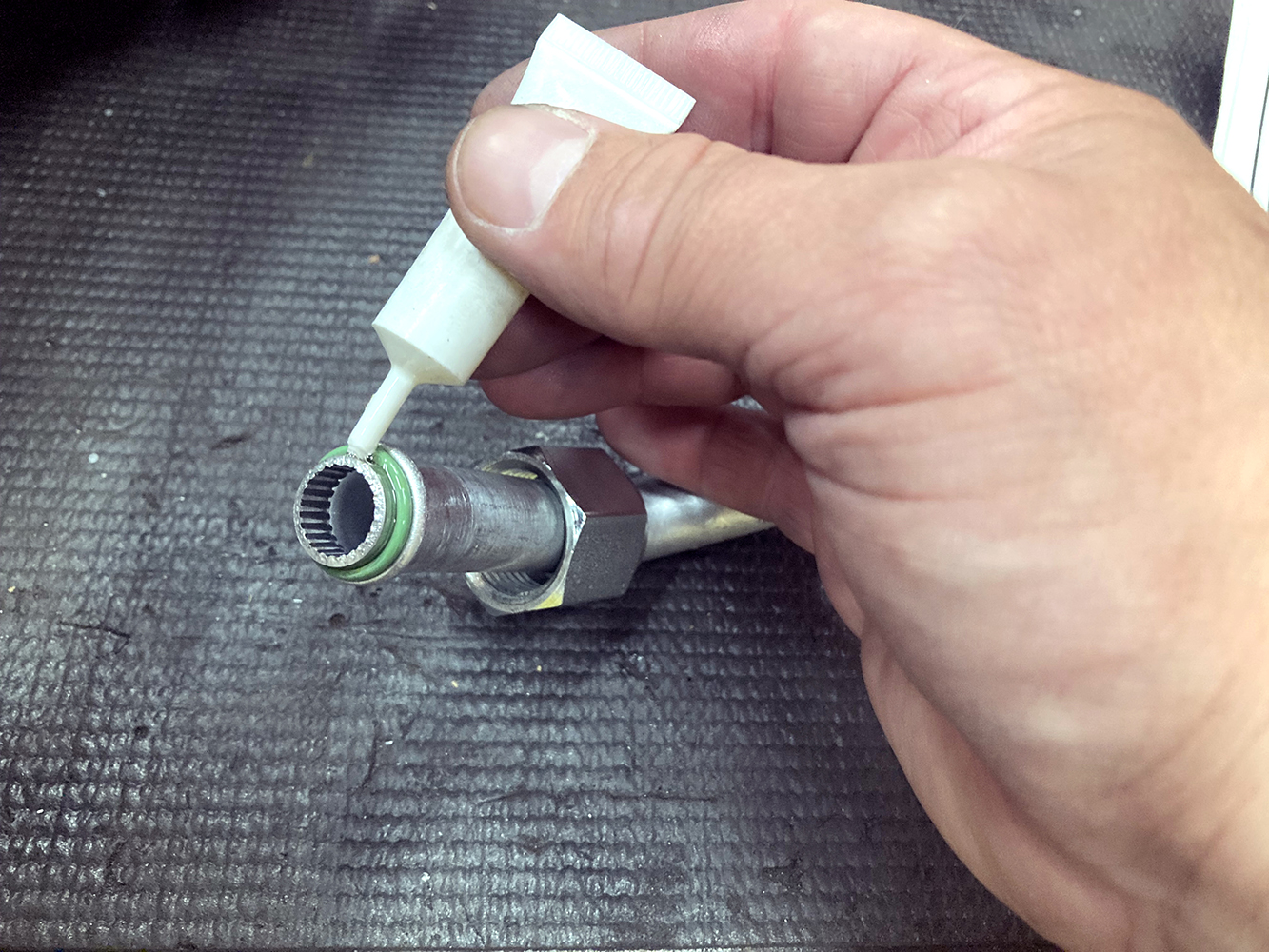 014 Applying lubricant to an AC line fitting for a secure seal