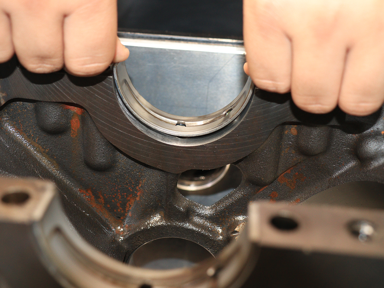 015 Main cap bearing alignment LS engine build precision bearing installation Chevy high performance project