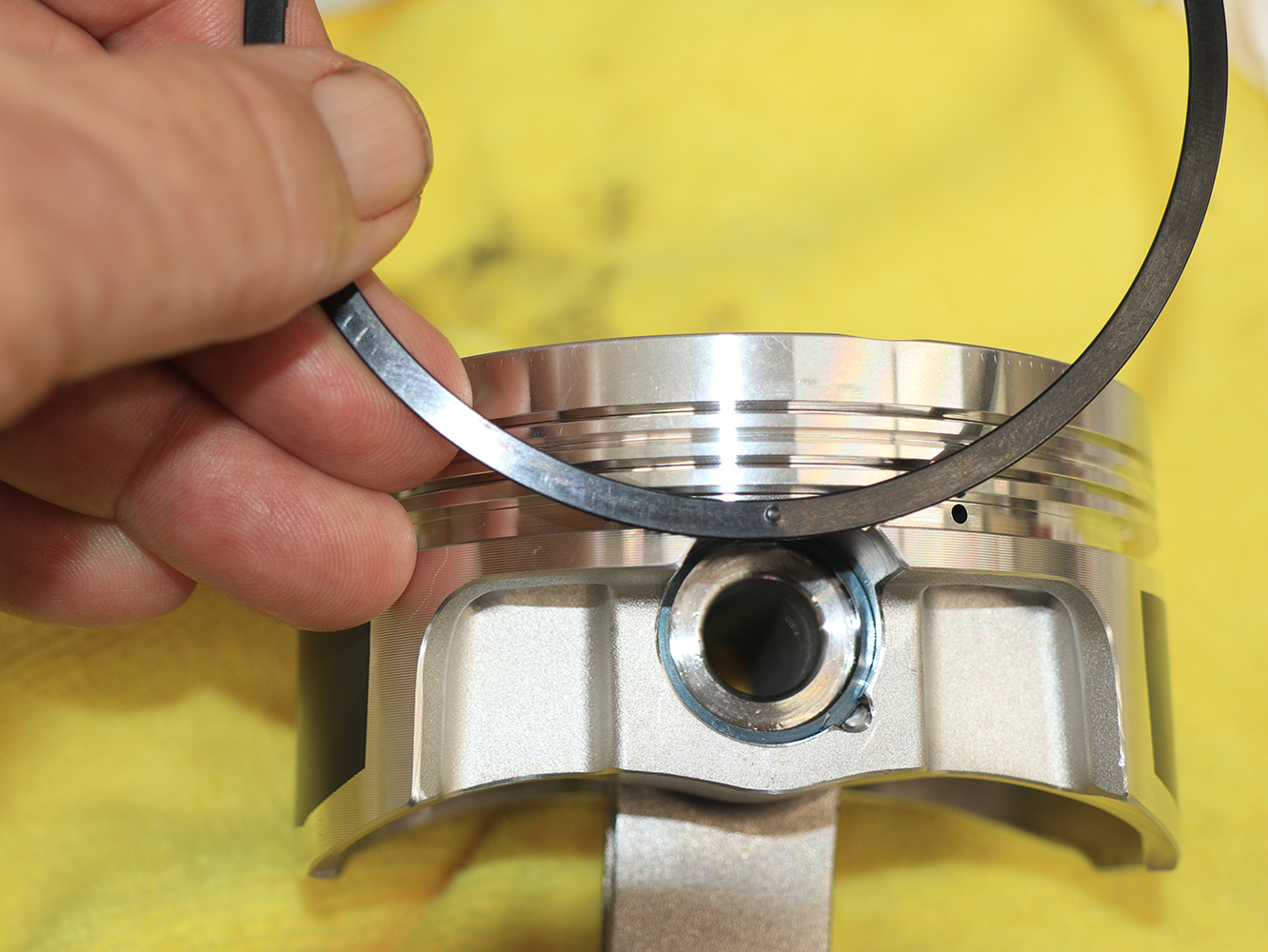 023 Piston ring fitting LS3 piston precise sealing preparation