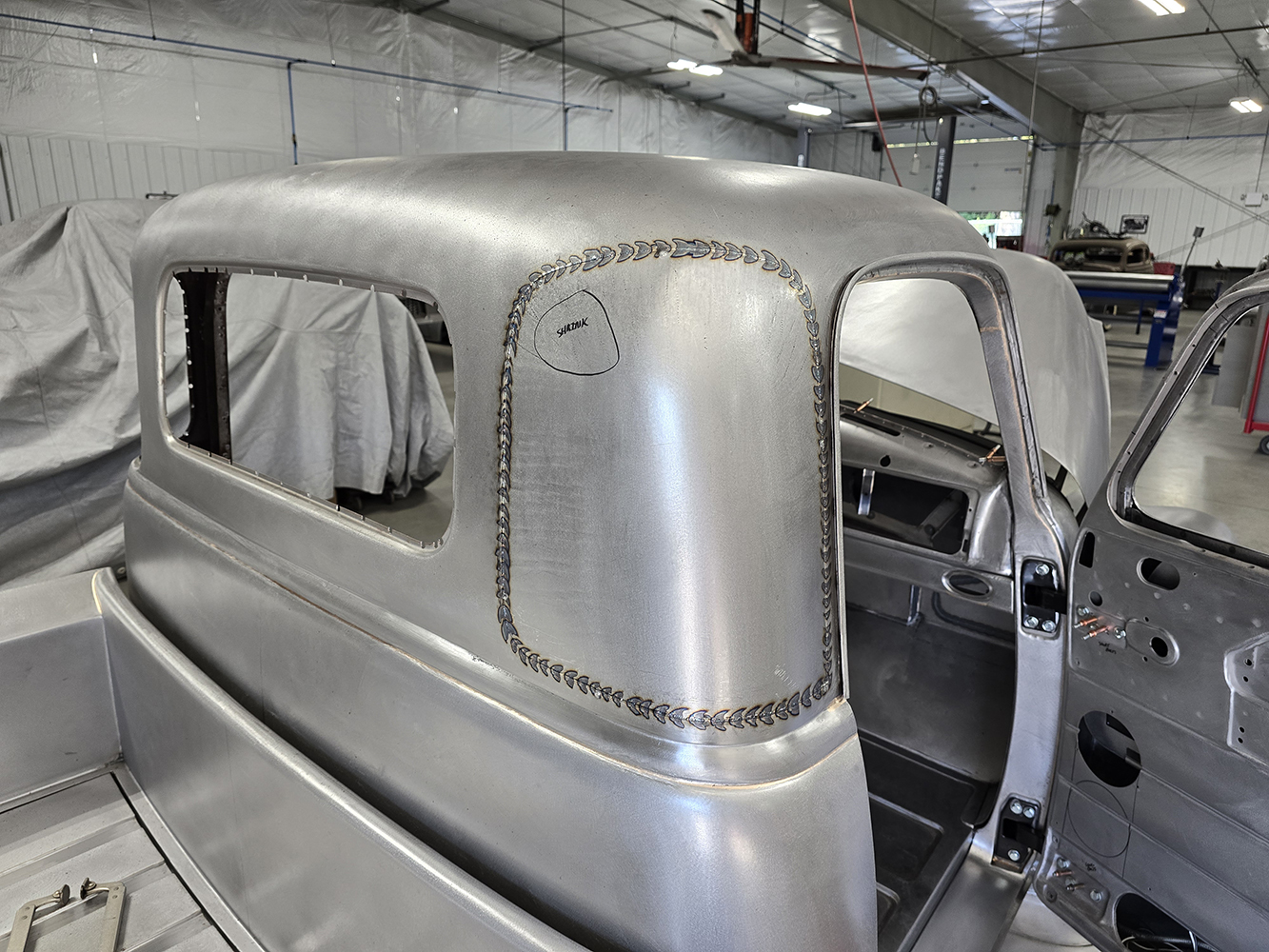 04 Seam welded roof panel with a reshaped rear window opening