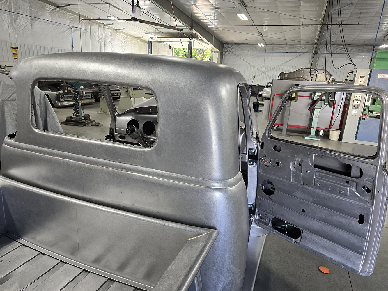 05 Fully smoothed cab back with a resized rear window opening
