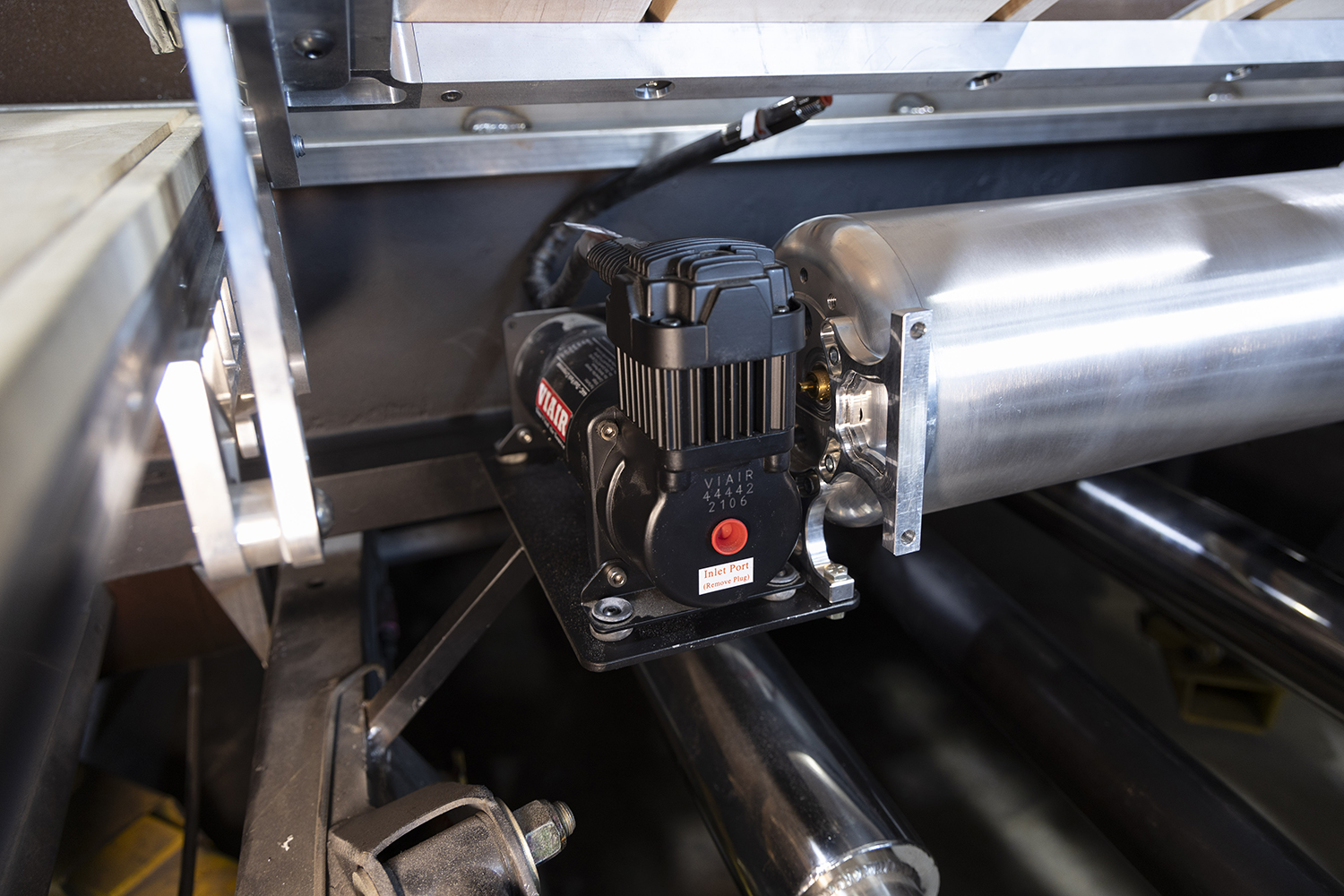 09 VIAIR 444C compressor mounted beside a polished air tank for air suspension