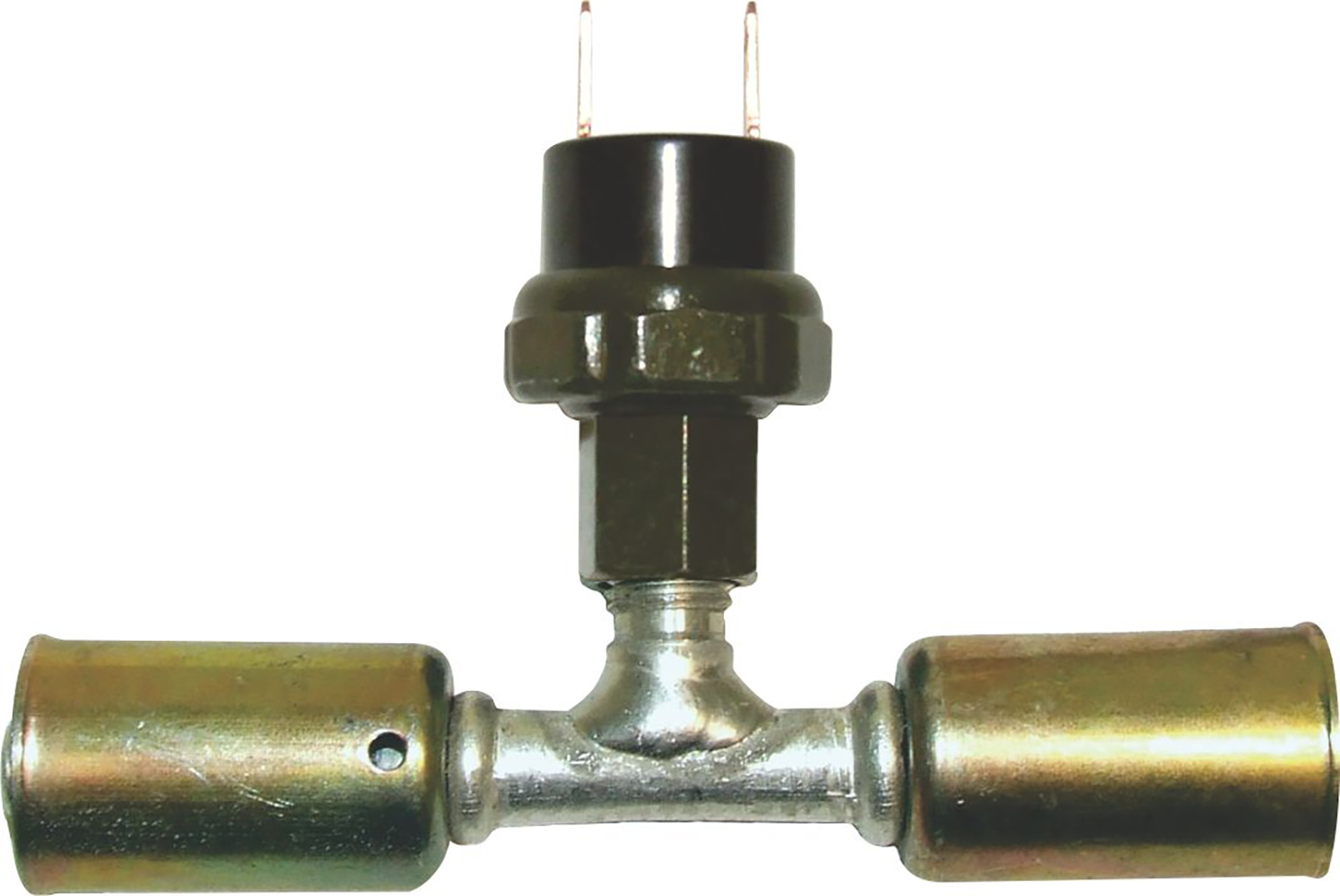 24 T fitting with a pressure switch for monitoring and controlling refrigerant system pressure