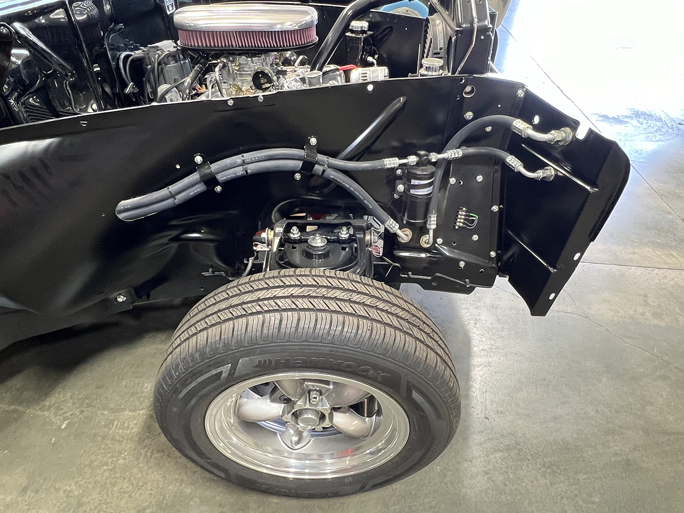 34 Side view of a classic car s engine bay with AC hoses and a receiverdrier installed