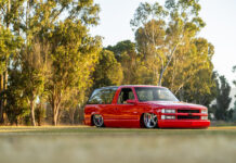 01 1996 Chevy Tahoe custom slammed on large chrome wheels
