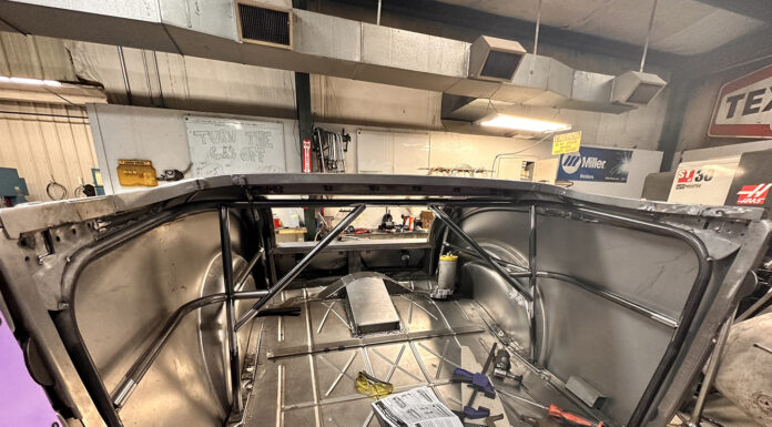 01 Custom aluminum floor and roll cage in a 1932 Ford Roadster