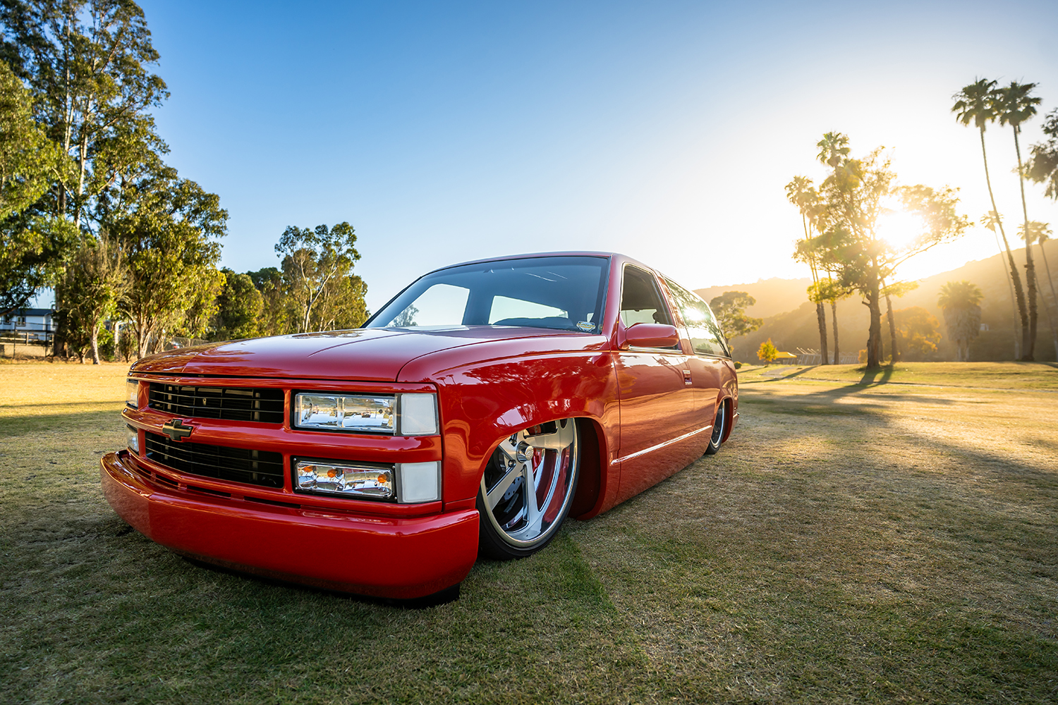 02 1996 Chevrolet Tahoe sport truck with air suspension and red paint
