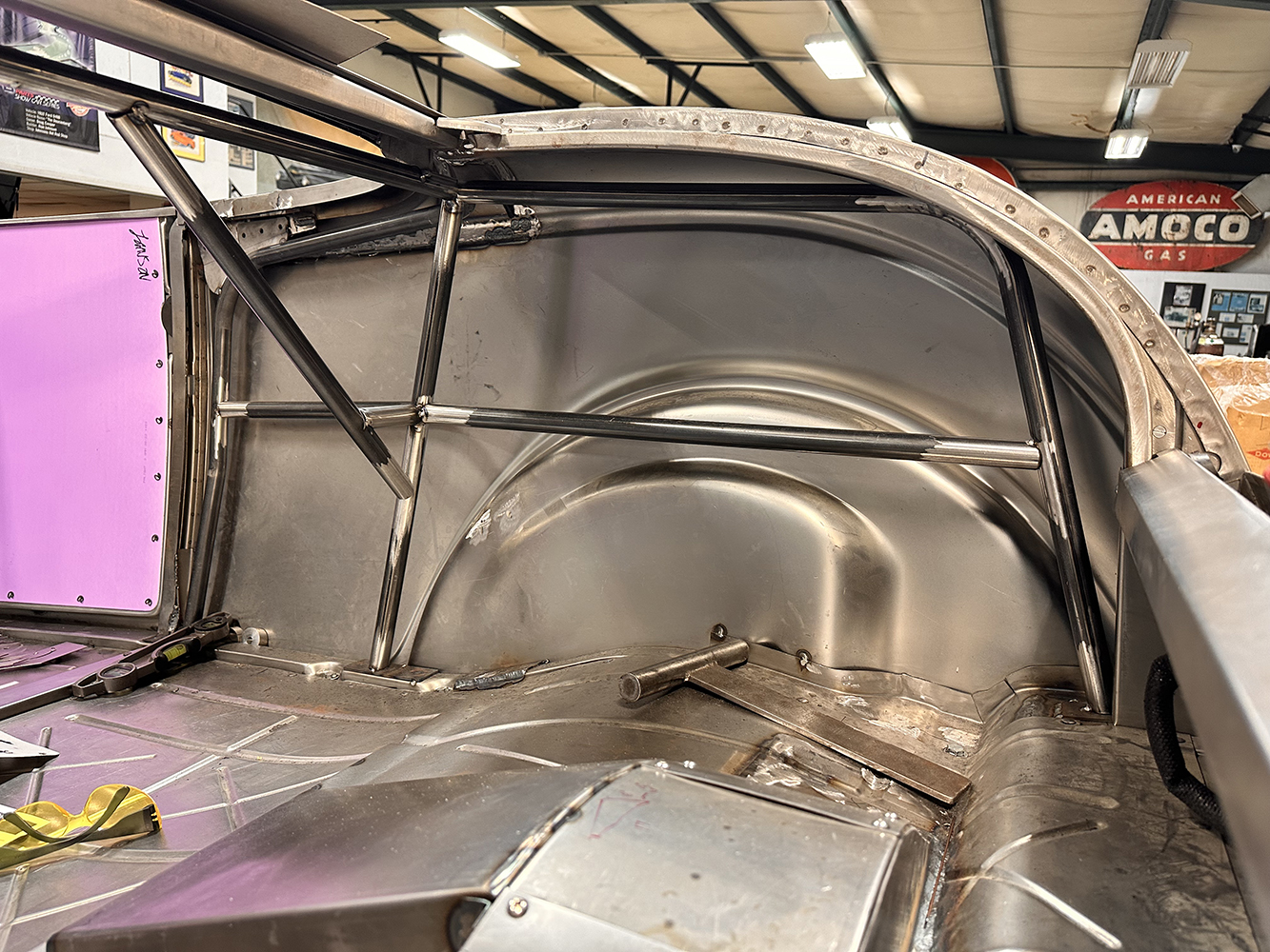 05 Fuel cell mounted inside the 1932 Ford Roadster trunk