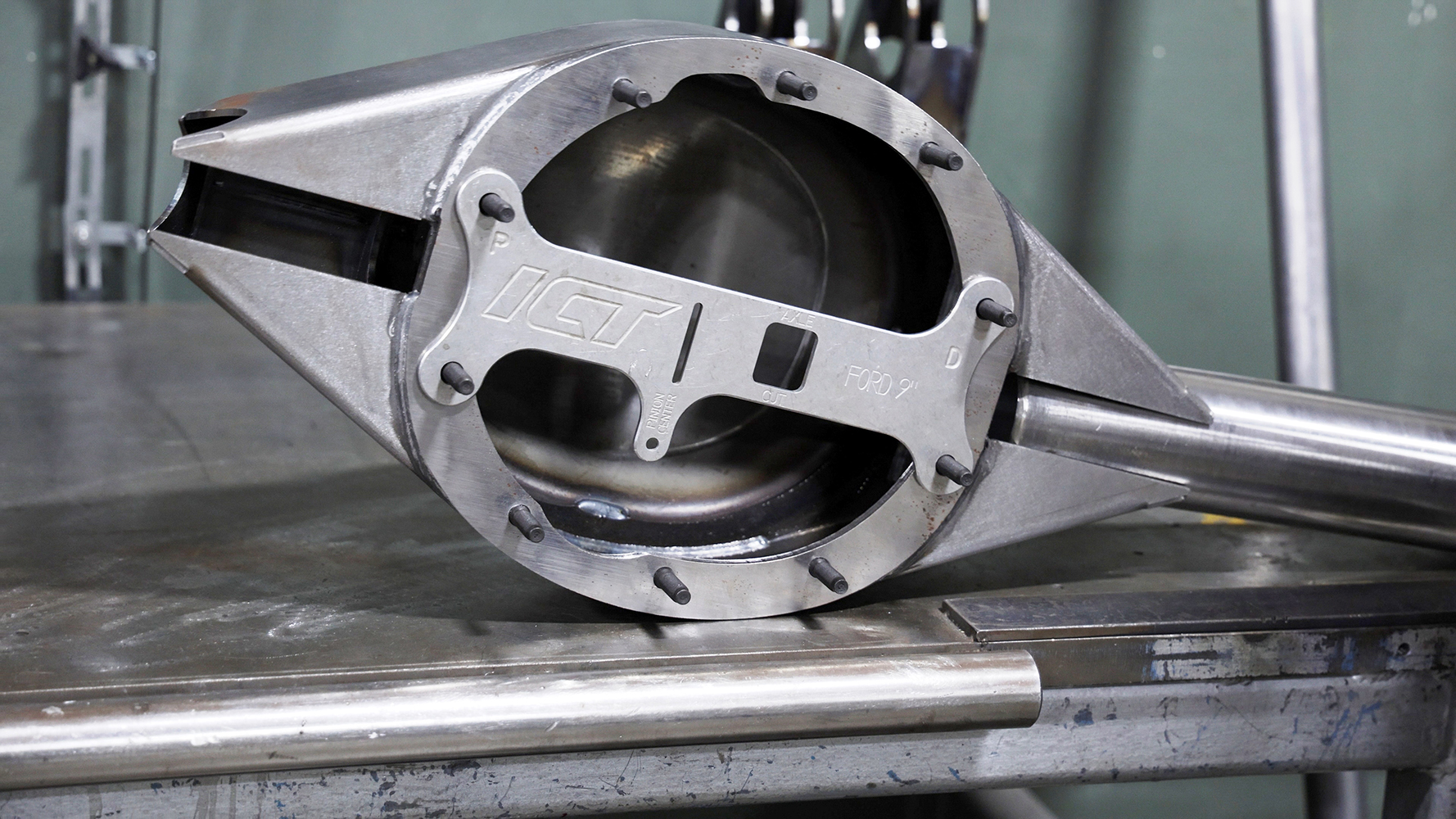 06 Ford 9 inch axle housing fixture with IGT alignment plate for precision setup
