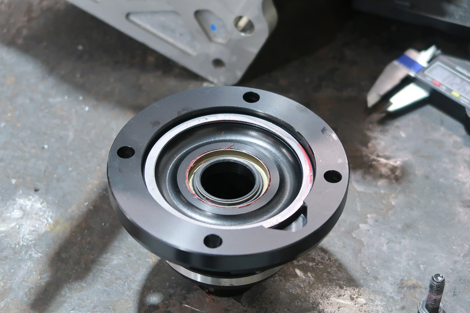 07 Hydraulic throwout bearing lubricated and ready for installation