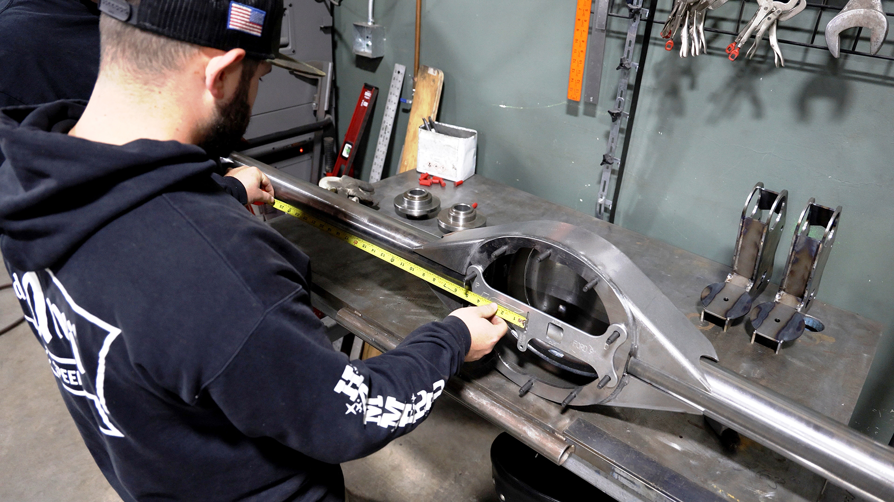 07 Measuring axle housing width before welding brackets for four link suspension
