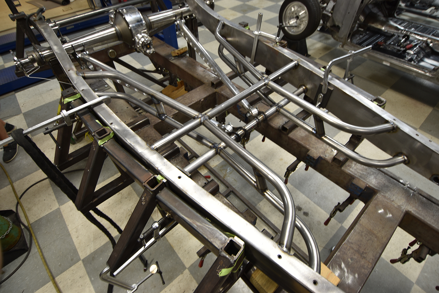07 Mock up of the rear suspension and axle installation on the 1932 Ford Roadster chassis