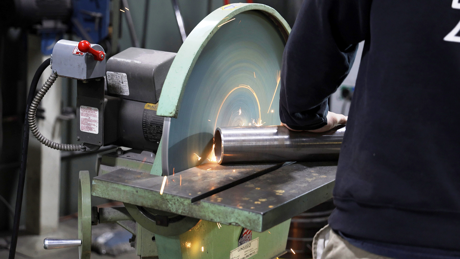 08 Grinding and notching axle tubes for a perfect fit before welding
