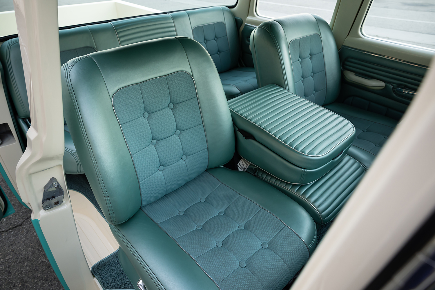 15 1960 Ford F 100 front seats with a detailed quilted pattern and classic truck styling