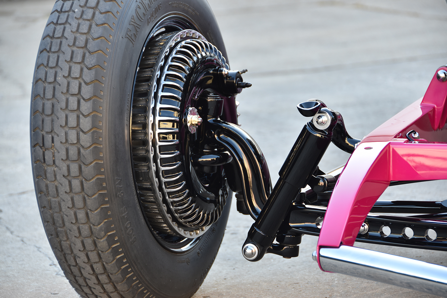 15 Finned drum brakes with tubular suspension on a hot rod
