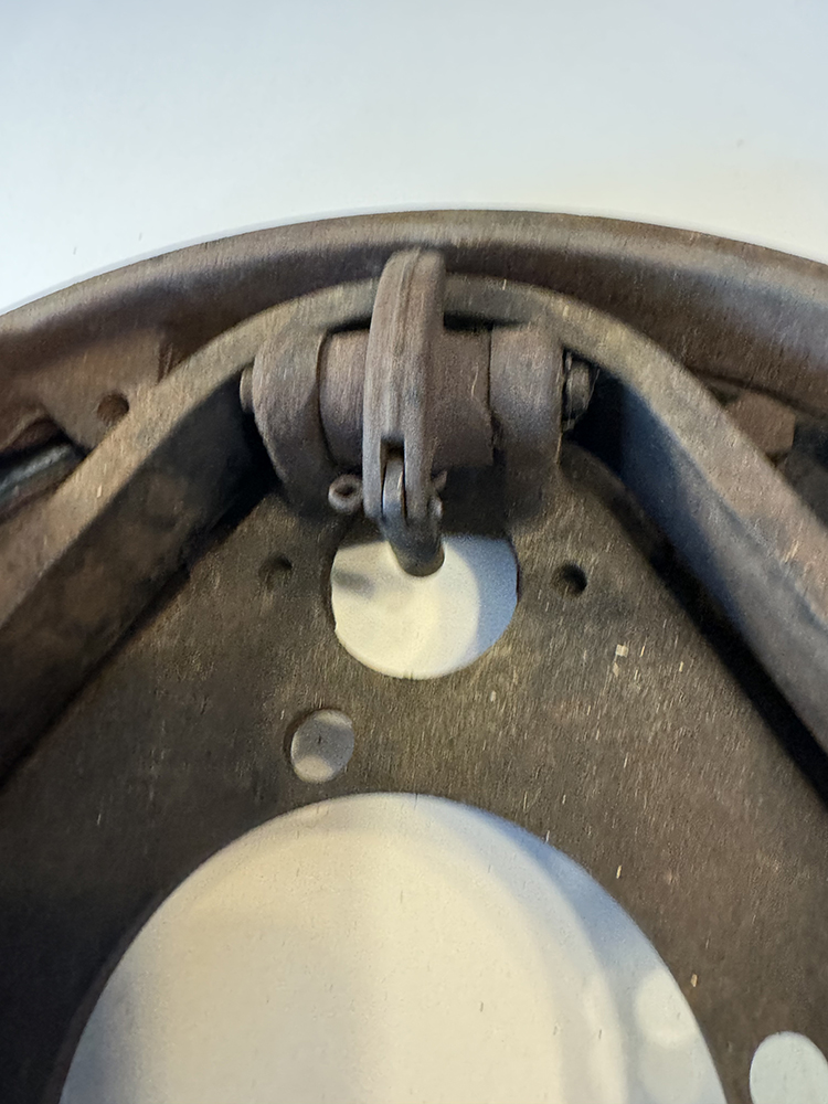27 Close up of a drum brake adjuster mechanism