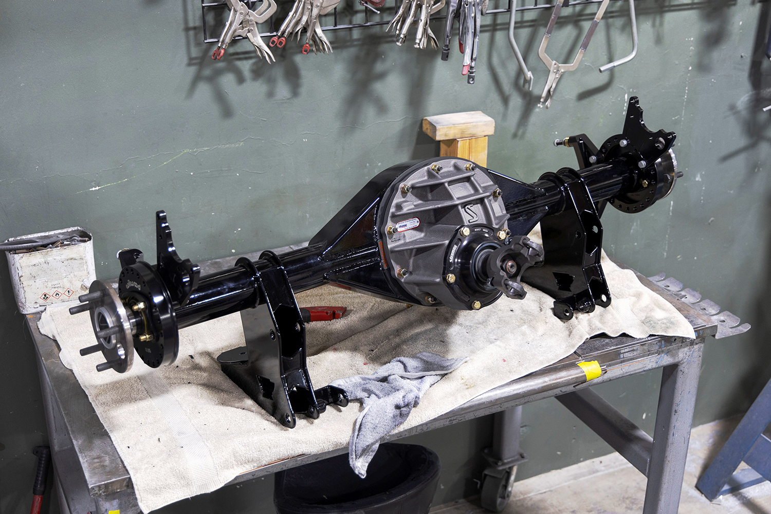 27 Fully assembled and painted Ford 9 inch rear end featuring Strange Engineering components