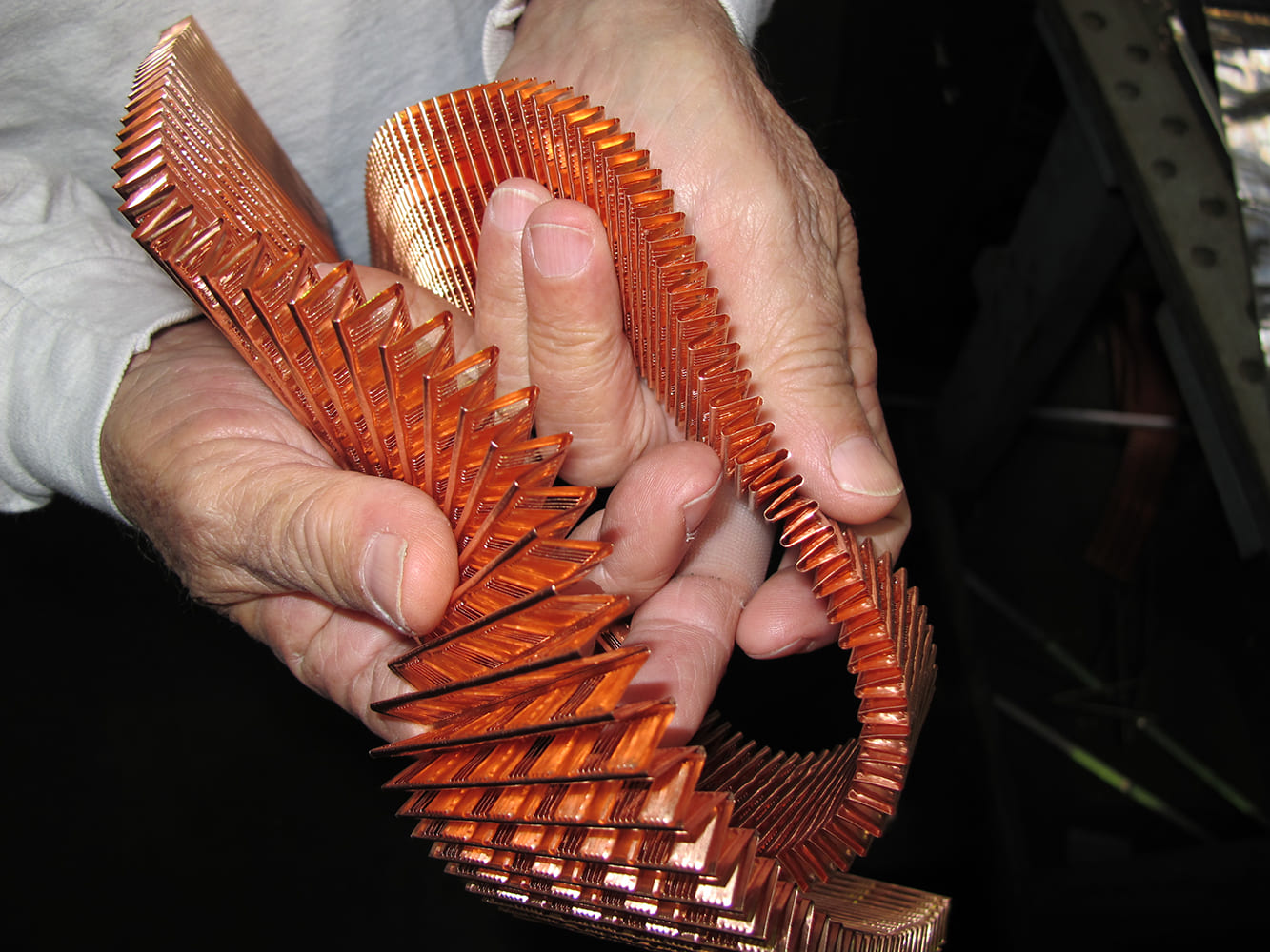 005 Copper cooling fins arranged for radiator heat dissipation efficiency