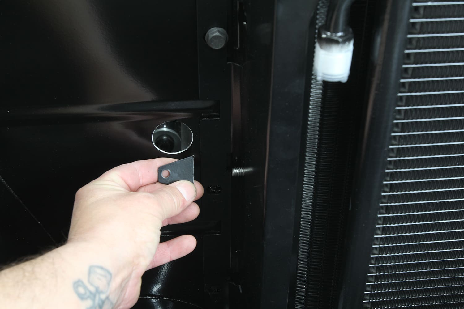 006 Installing a mounting bracket near the radiator