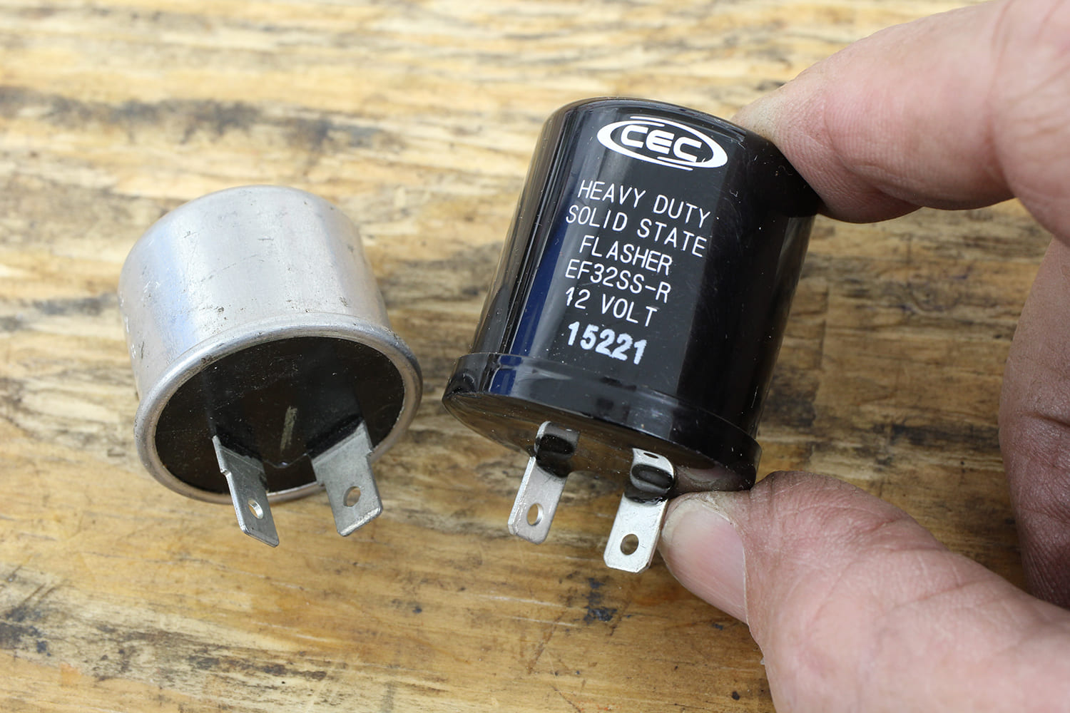 007 Comparison of an original thermal flasher versus a modern solid state flasher upgrade
