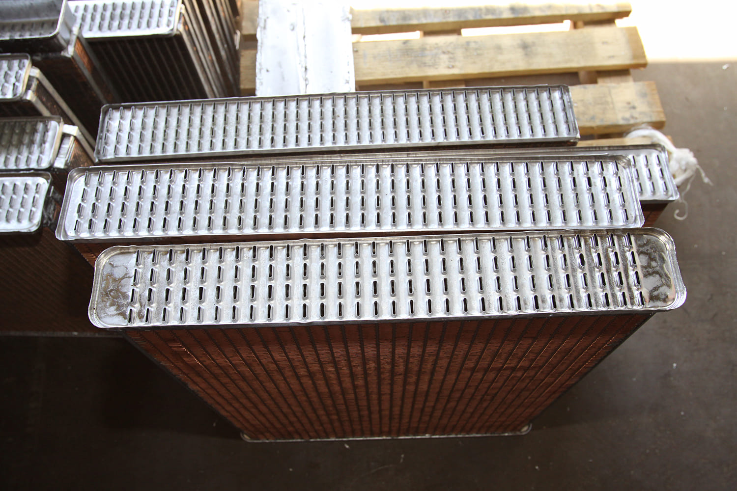 009 Close up of aluminum radiator core with high efficiency tube and fin design