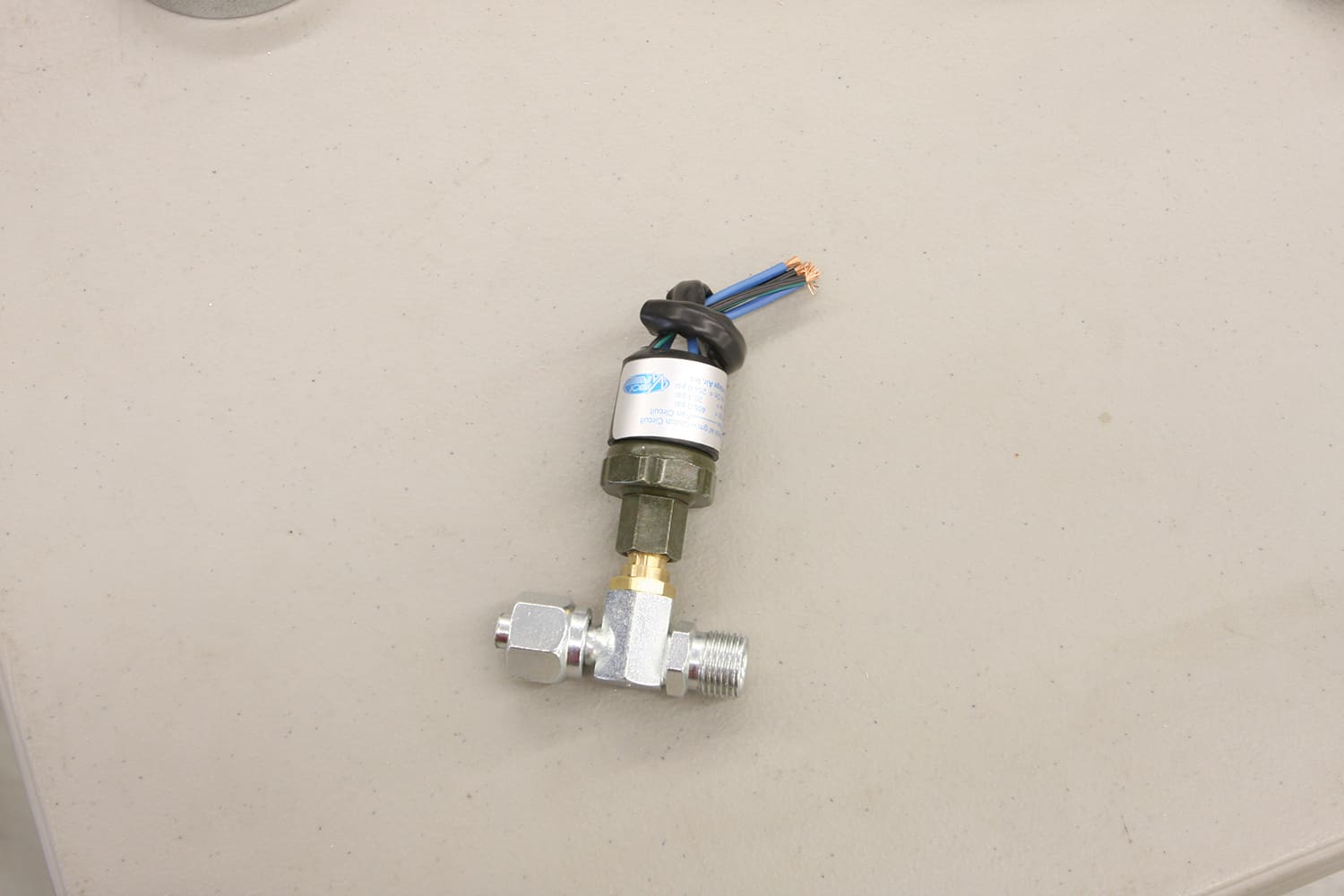 009 Pressure switch and fitting for the AC system before installation