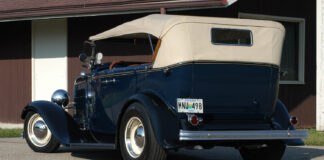 01 1932 Ford Phaeton in dark blue with cream top and steel wheels a classic touring configuration