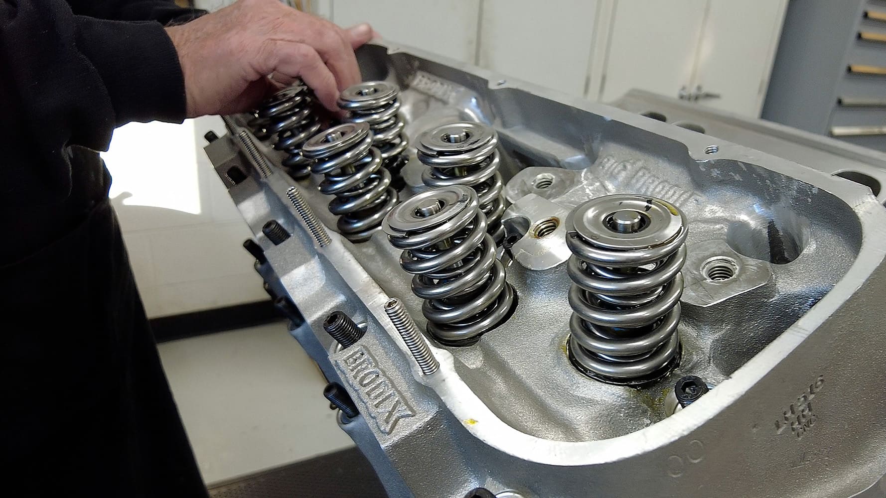 011 Big block Chevrolet Brodix aluminum heads dual valve springs high performance valvetrain assembly