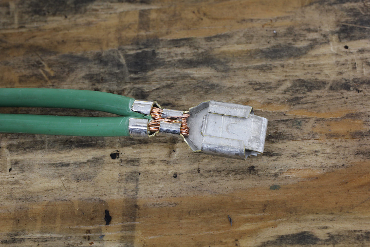 013 Dual wire crimped terminal connection showing exposed copper strands requiring a better crimp